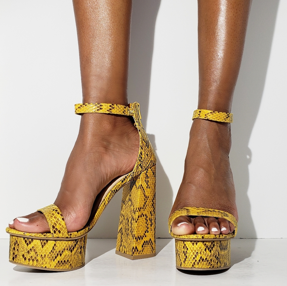 Snake textured platforms